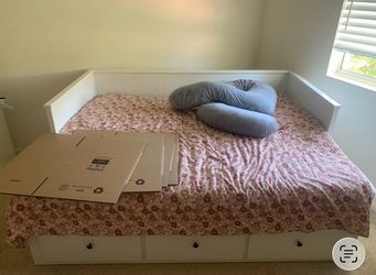 Day bed converts from twin to King size mattress not included