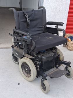 Electric wheelchair