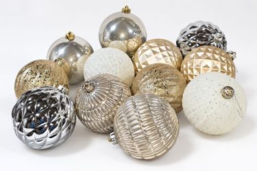 12 Large Shatterproof Christmas Ball Ornaments – 5.5