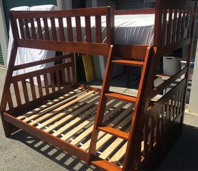 •••Twin/Full Bunk Bed ••••