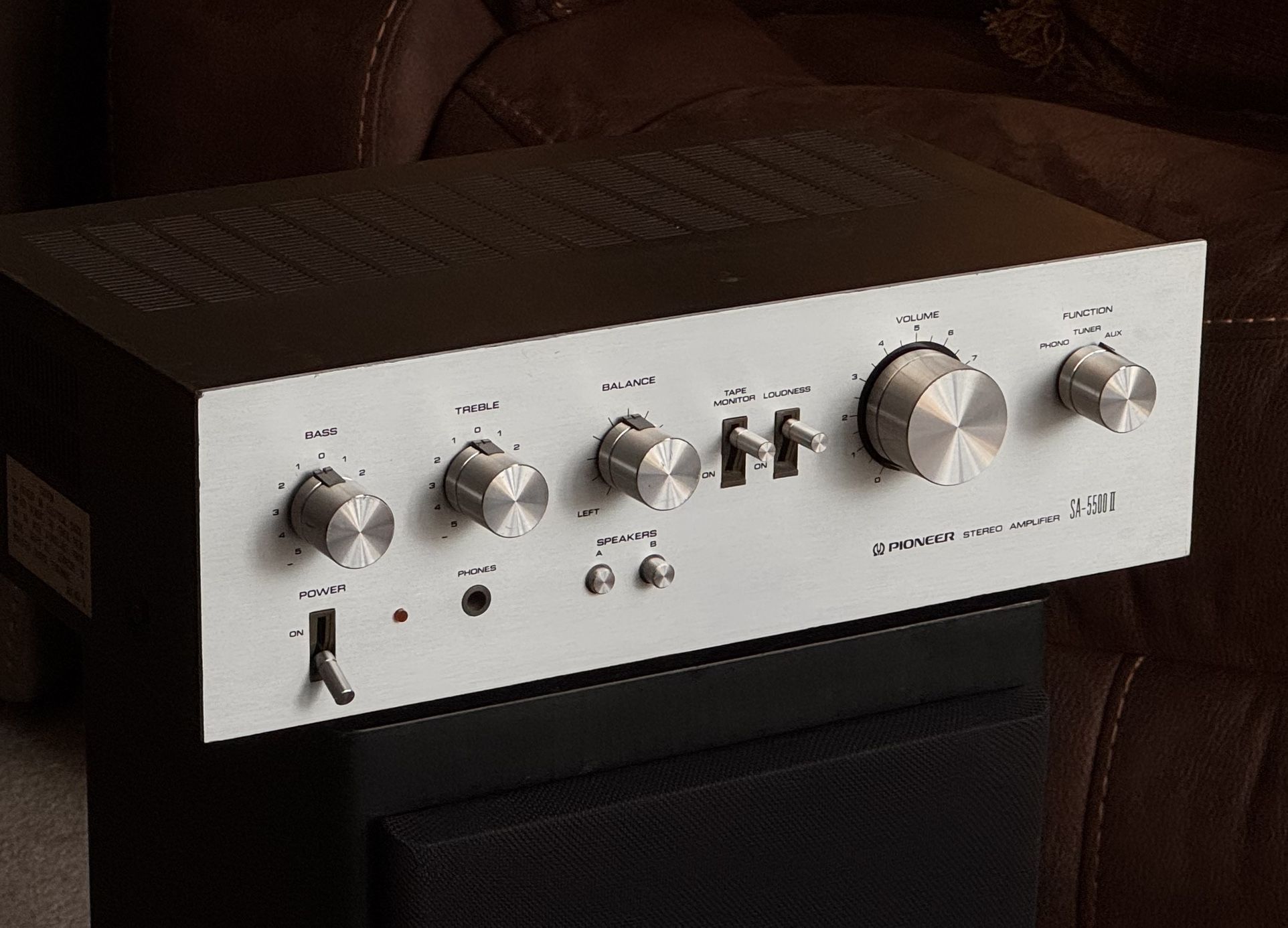 Pioneer SA-5500 II Vintage Stereo Amplifier + JBL 2500 Vintage Speakers