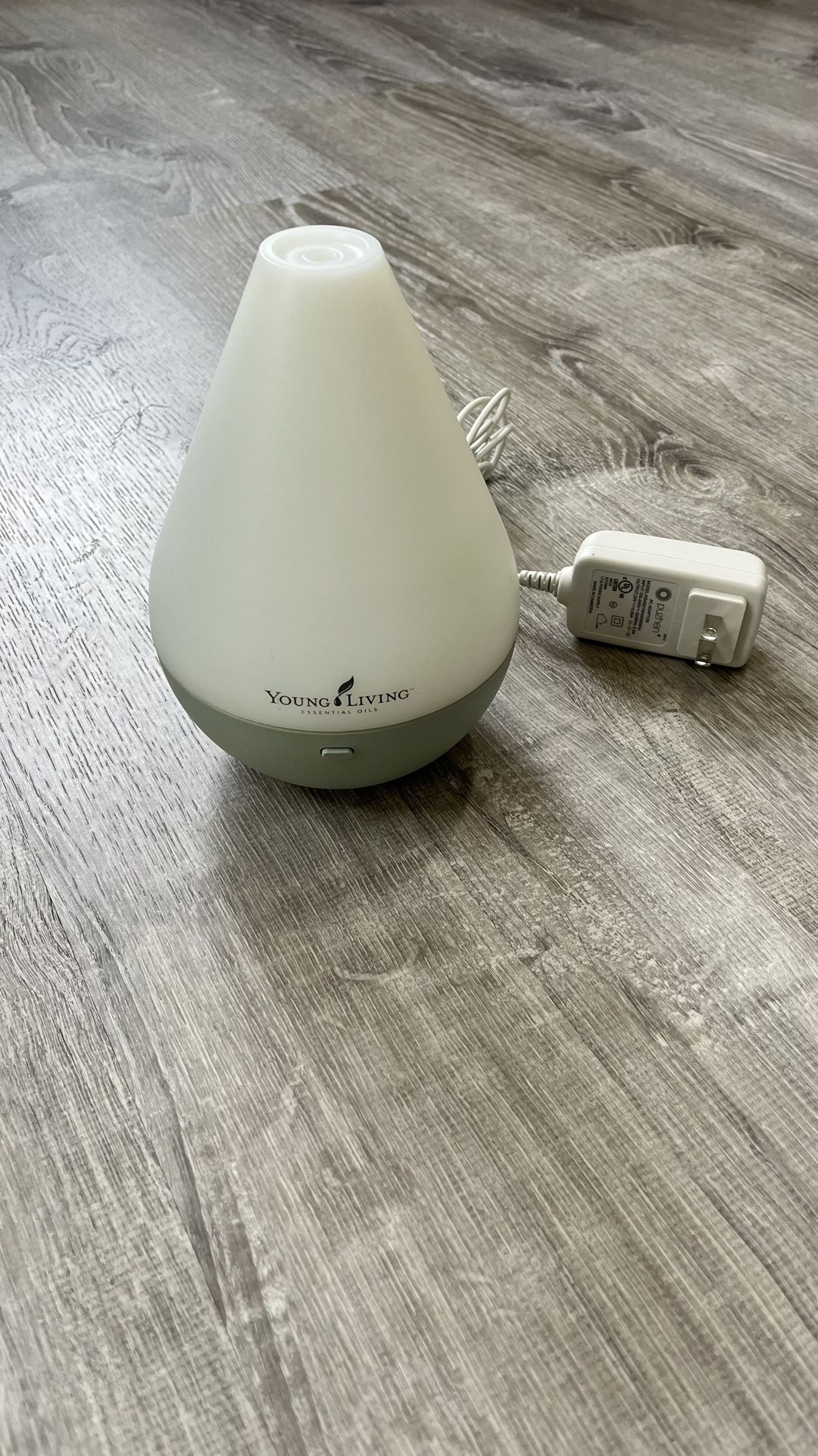 Young Living Dewdrop Essential Oil Diffuser Green and White with Power Adapter