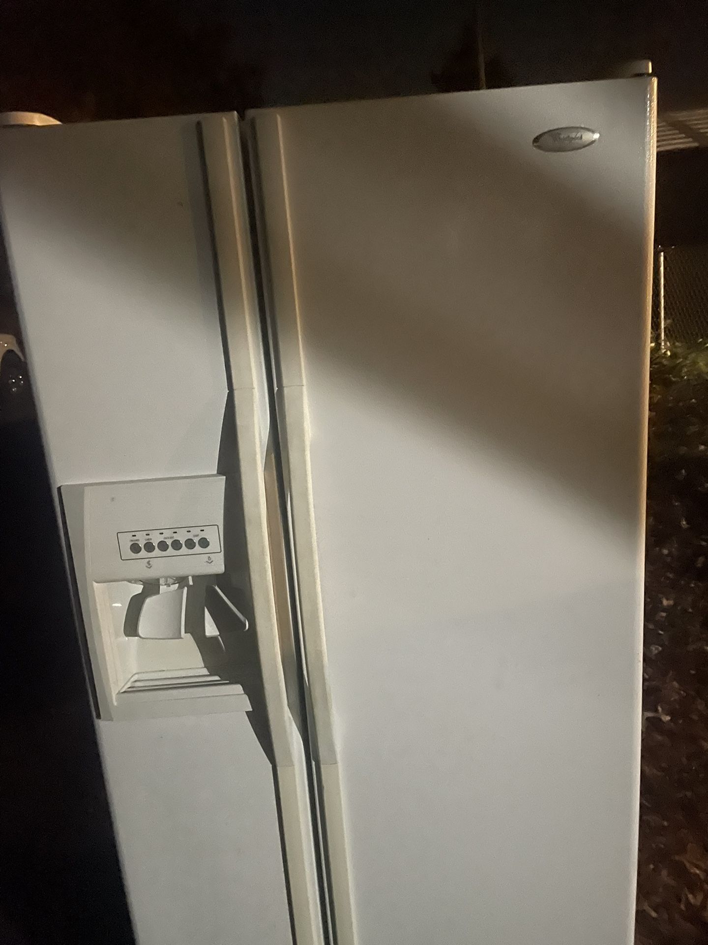 Side V Side Fridge En Working Conditions