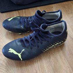 Pumas SOCCER cleats SIZE 8