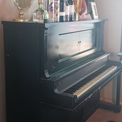 Upright Vintage 1925 Piano 