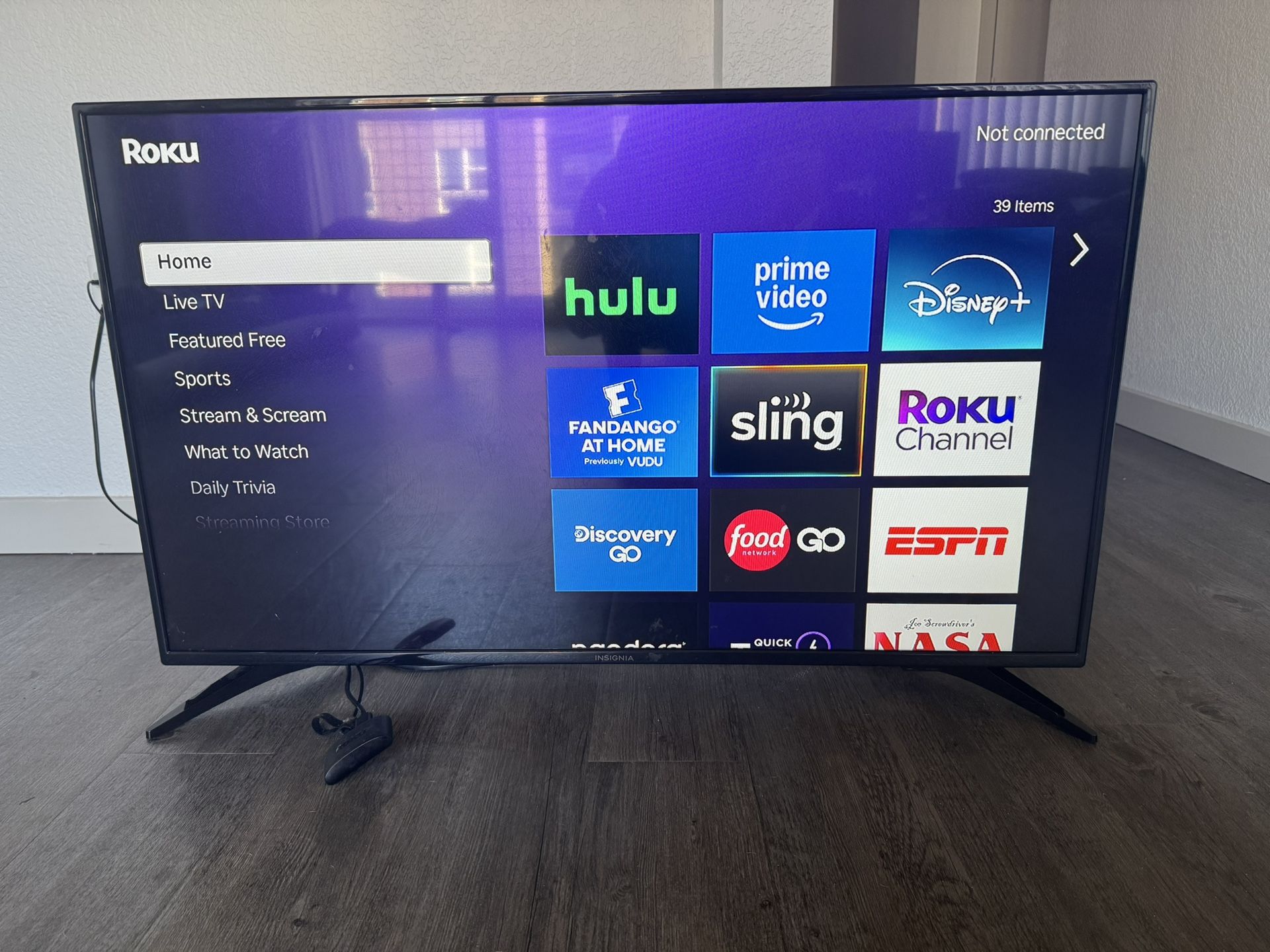 42inch Insignia Tv w/ Roku