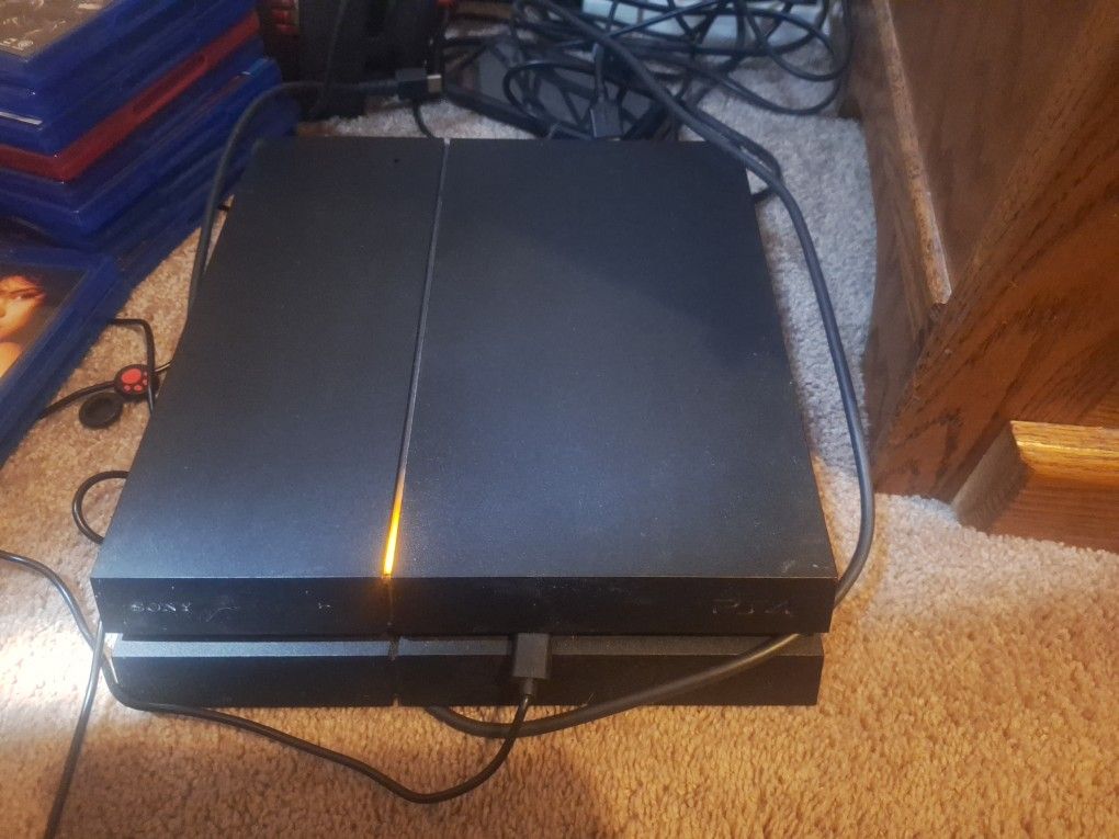Ps4 500 Gb And 9 Games