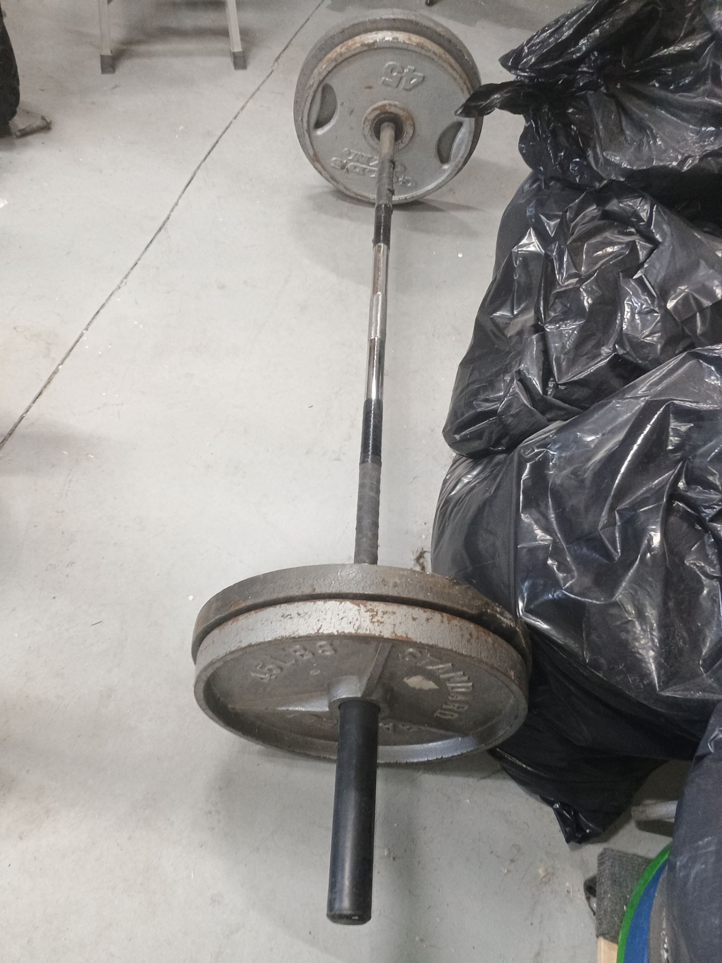 Bar and olimpic weights