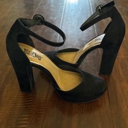 Close Toed Pumps