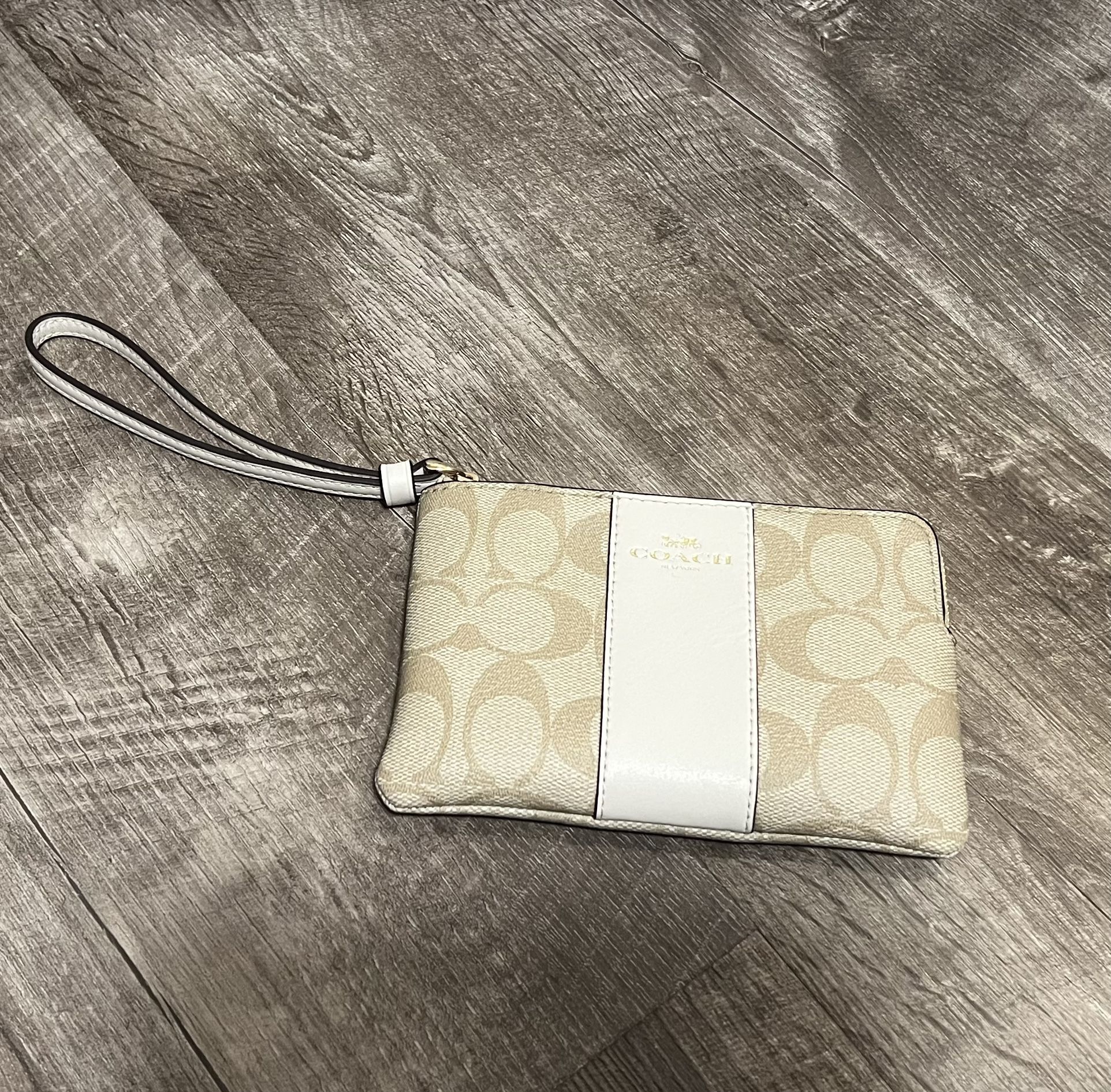 New Coach Wristlet 