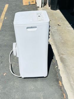 Portable Air Conditioner Unit with Window Exhaust Kit & Hose. Works great!