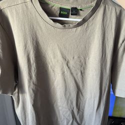 swamp green boss t shirt size xl fits a L