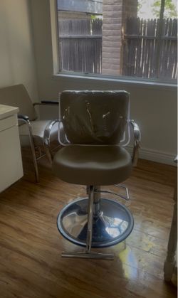 Styling and shampoo chair