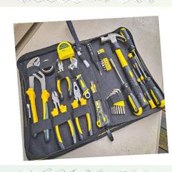 write read Complete Car Equipment Collections for On-Road Emergency Repairs