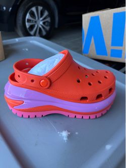 Croc sandals - women’s size 7 READ DESCRIPTION