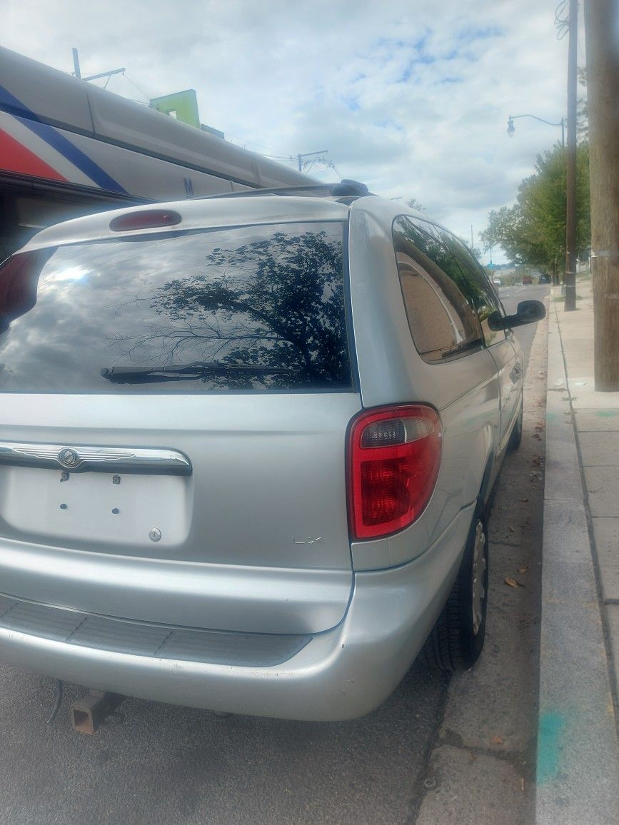 2001 Chrysler Town & Country