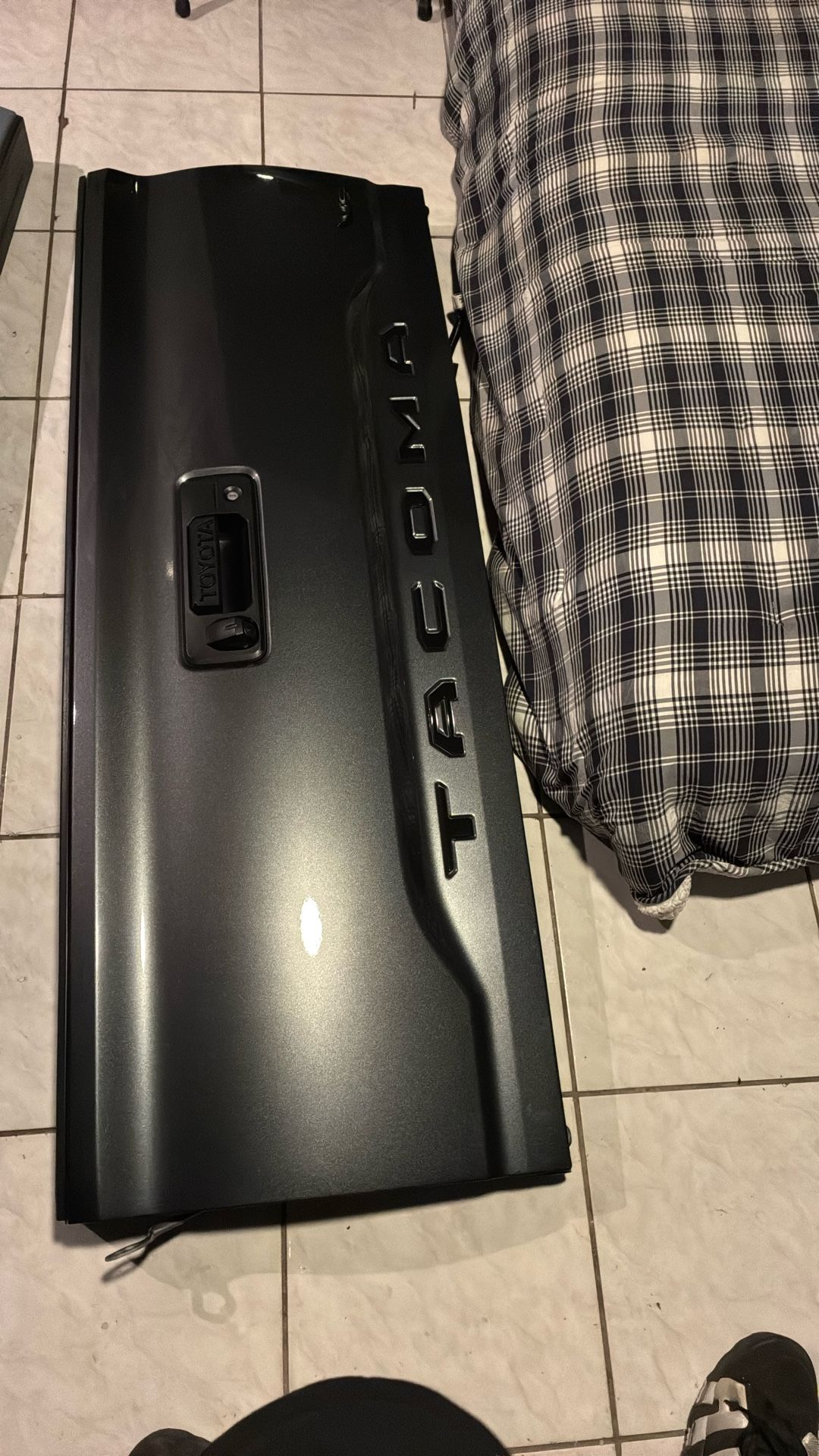 Toyota Tacoma Tail Gate