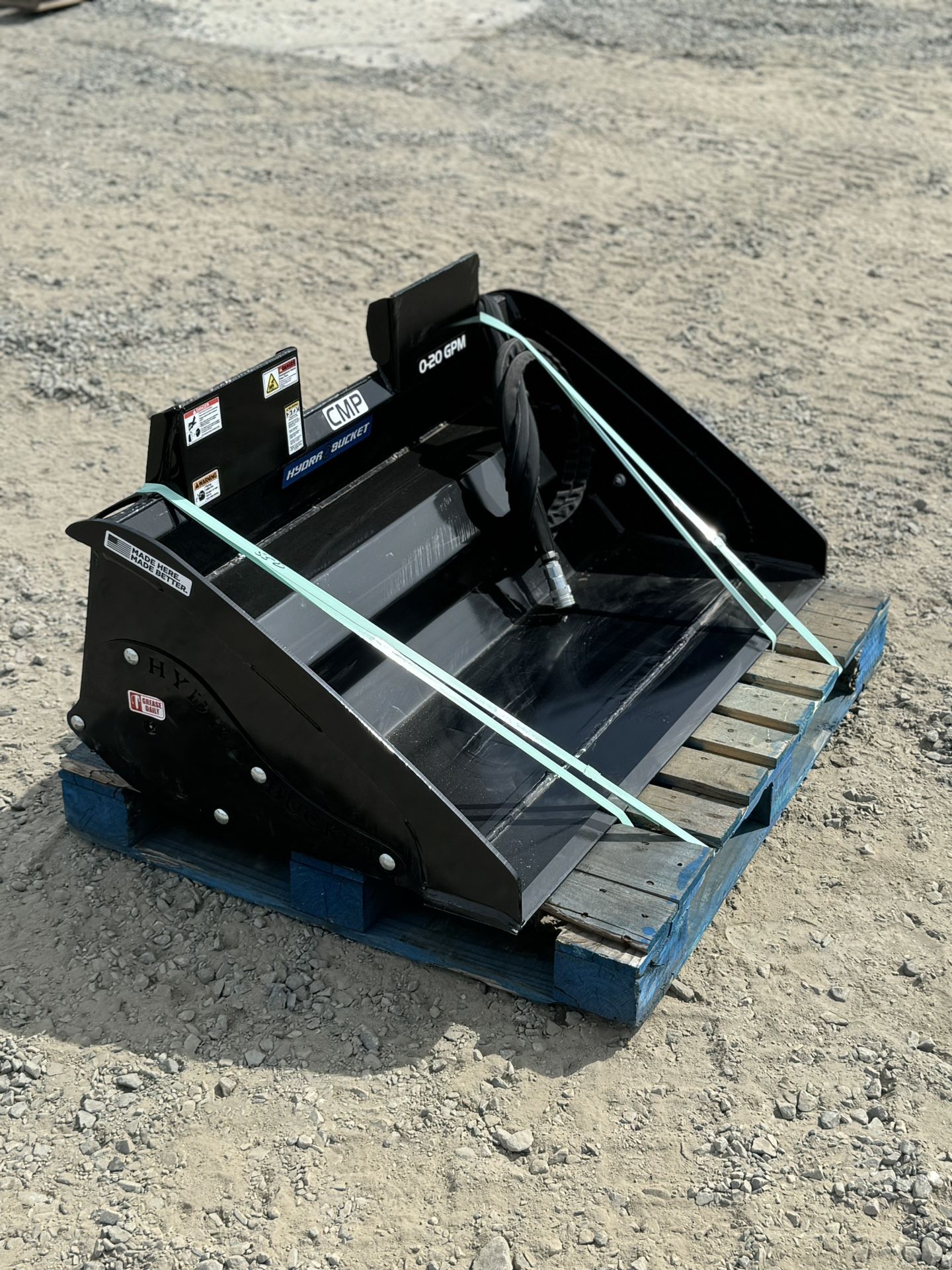 48” hydra bucket For Bobcat MT100