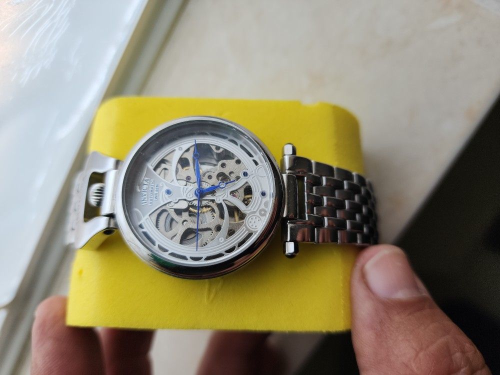 Invicta watch unisex. I like that its not a huge sized