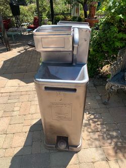 Portable hand washing sink
