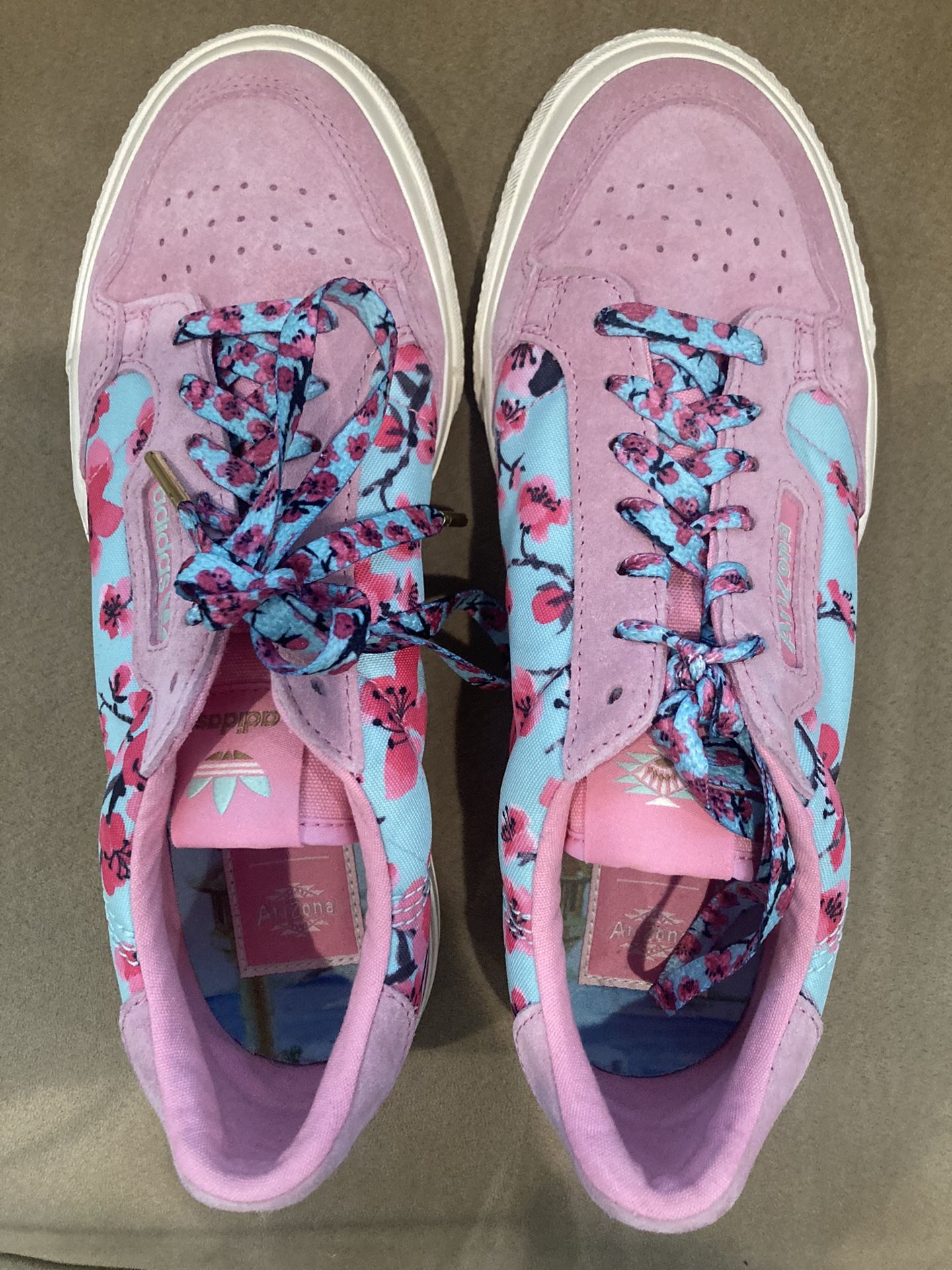 Woman’s Adidas Arizona print Sneakers