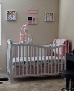 White crib no mattress