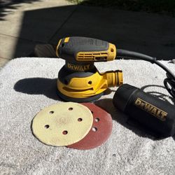 DEWALT 5” Vari Speed Random Orbital Sander Kit-DWE 6423-Like New-3.0 Amp, Spd Adjust Dial, Dust Bag