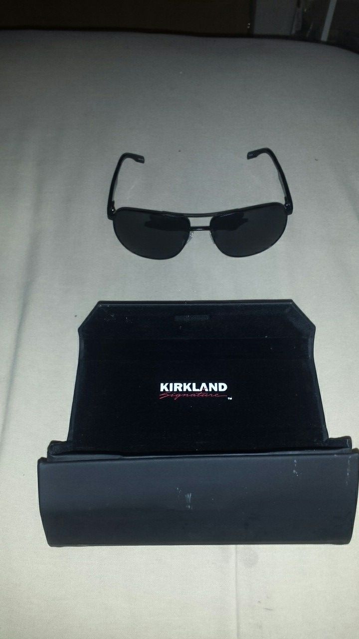 Kirkland Signature Polarized Black Sunglasses M38