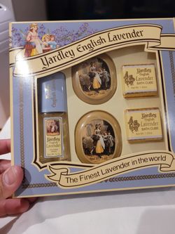 vintage Yardley English Lavender gift set containing cologne spray, soap bars, and bath cubes. Similar vintage sets from the UK 