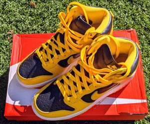 Like New Nike Dunk High Black Varsity Maize SP 'Iowa' Size 7 M / 8.5 W