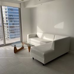 White Leather Sectional Sofá Brand New For Sale 