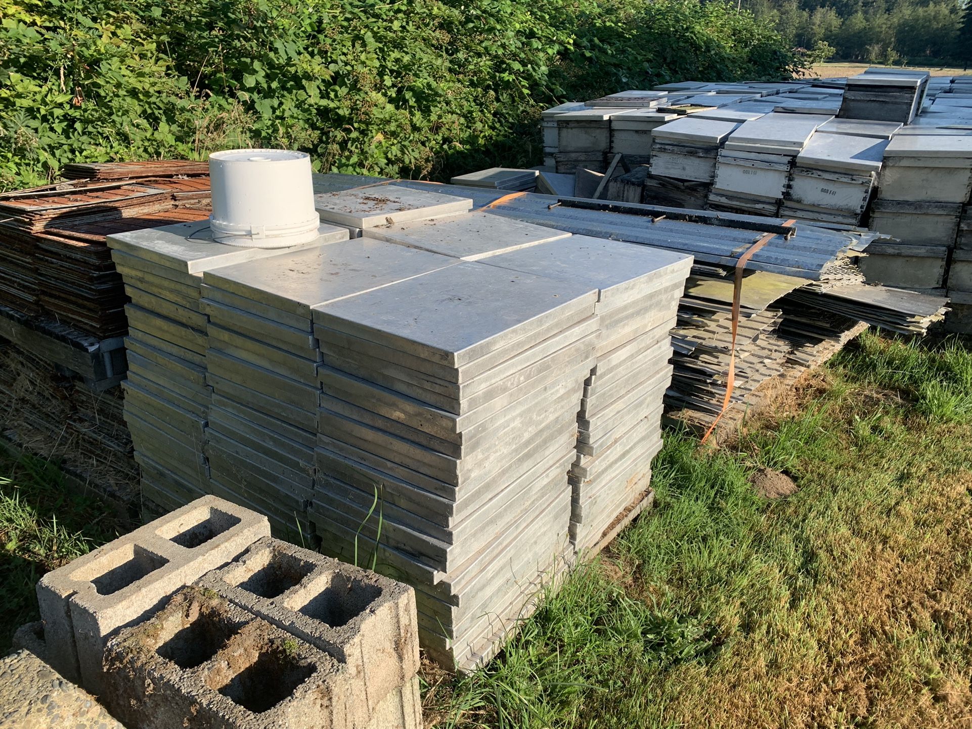 Honey Bee Hive Lids