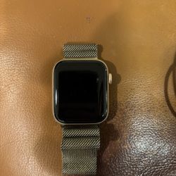 Apple Watch (Series 6)