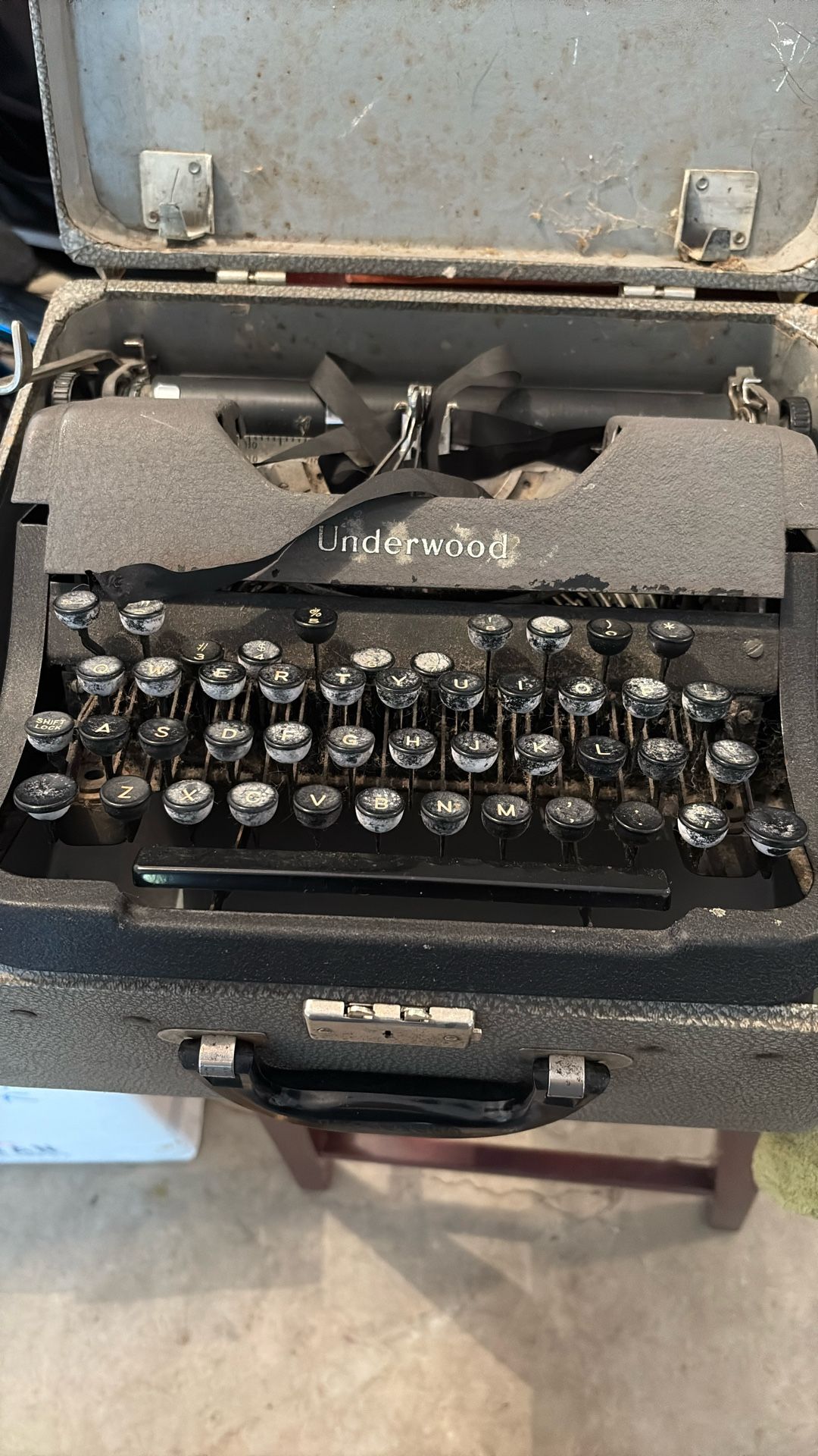 Old Underwood Typewriter Needs Cleaning