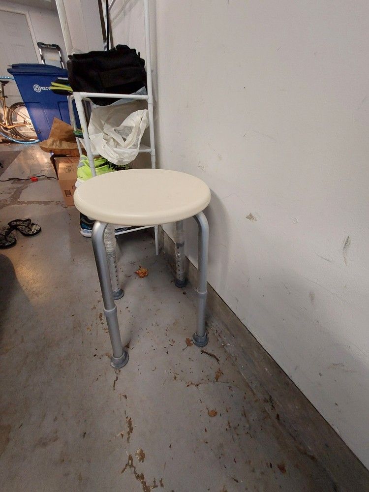 Height adjustable stool