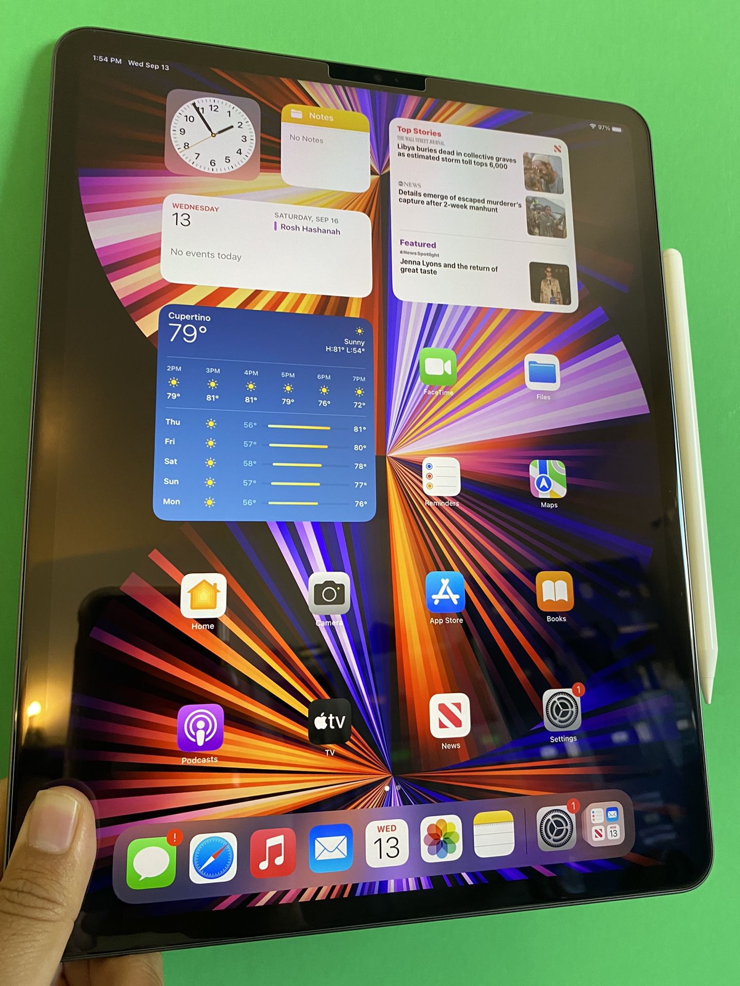 256GB Apple IPad Pro 12.9” 5th Generation (2021 Model / M1 chip / Liquid Retina XDR display) with keyboard, pen & Accessories