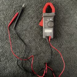 FLUKE 32 True RMS CLAMP METER