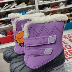 New Snow Boots Size 9
