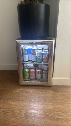 Mini Fridge – Commercial Glass Door Beverage Cooler