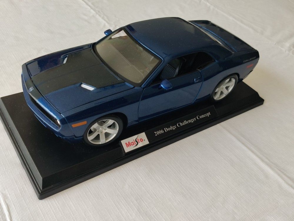 2006 Dodge Challenger Blue Maisto 1/18 scale
