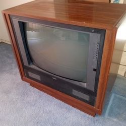 Vintage Classic 1992 RCA TV. w/ Swivel Wood Stand