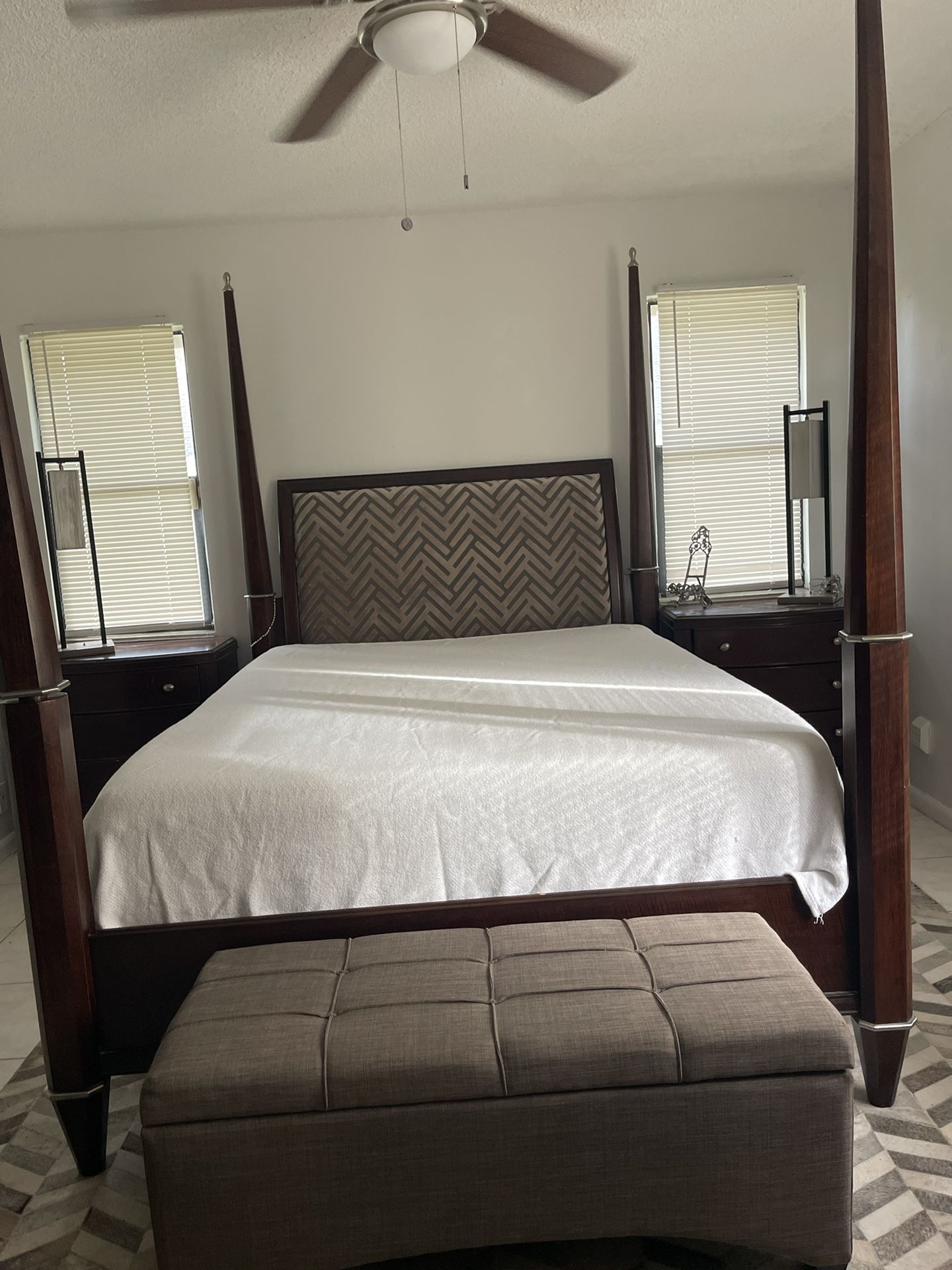 7 piece Queen Bedroom Set Macy’s furniture for Sale in Boca Raton, FL