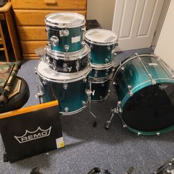 6 Piece Mapex Saturn drums with hardware and cases