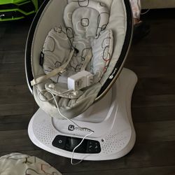 4 Moms Swing 