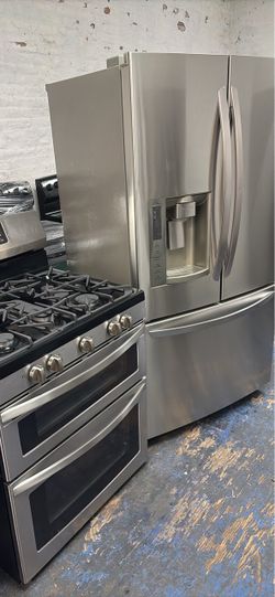 Combo fridge and Range use like new perfect working and warranty