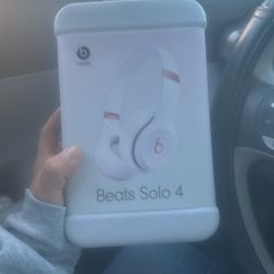 Beats Solo 4 