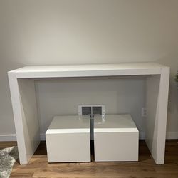 White Aminia Counter Height Dining table & matching square stools