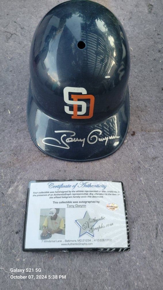 PADRES MEMORBILIA AND GEAR