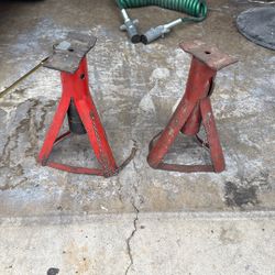 Jack stands