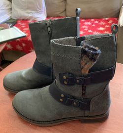 Sporto Woman’s Leather Zippered Boots